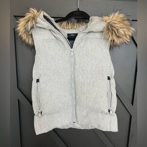 Gap Outdoor Edition Winter Warmth Fur Hooded Vest in Gray, Size Small
